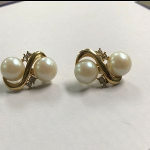 Vintage Richelieu pearl clip on earrings